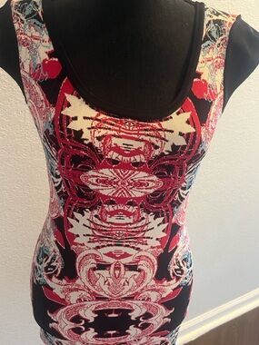 🔥bebe Black, Red & Cream Abstract Scoop Neck Mini Dress🔥